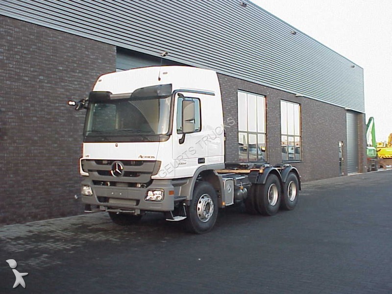 Used mercedes tractor units #7