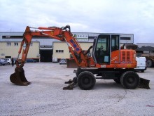 escavatore gommato Fiat-Hitachi