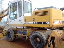 escavatore gommato Liebherr