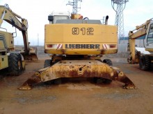 escavatore gommato Liebherr