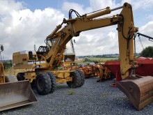 escavatore gommato Liebherr