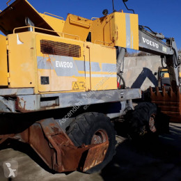 escavatore gommato Volvo