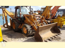 escavatore gommato Case
