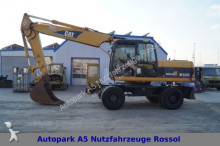 escavatore gommato Caterpillar