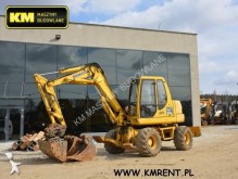 escavatore gommato Komatsu