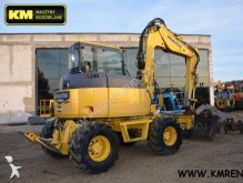 escavatore gommato Komatsu