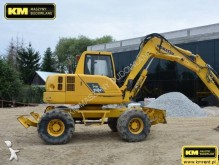 escavatore gommato Komatsu
