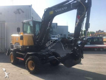 pelle sur pneus Volvo