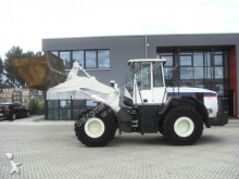 pelle sur pneus Caterpillar