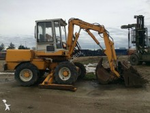 escavatore gommato Mecalac