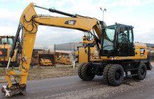 escavatore gommato Caterpillar