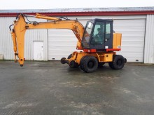escavatore intermediario strada/rotaia Case