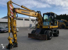 escavatore gommato Komatsu