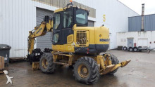 escavatore gommato Komatsu