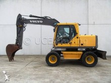 escavatore gommato Volvo