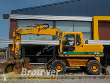 escavatore gommato Volvo