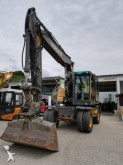 escavatore gommato Volvo