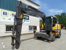 escavatore gommato Volvo