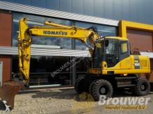 escavatore gommato Komatsu
