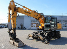 escavatore gommato Hyundai
