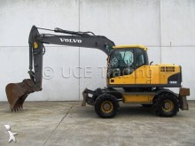 escavatore gommato Volvo