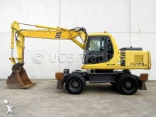 escavatore gommato Komatsu