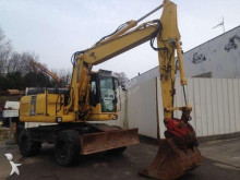 escavatore gommato Komatsu