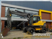 escavatore gommato Volvo