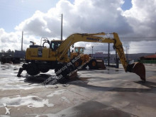 escavadora sobre pneus Komatsu