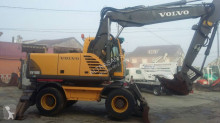 escavatore gommato Volvo