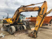 escavatore gommato JCB