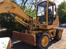 escavatore gommato Komatsu