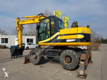 escavatore gommato JCB
