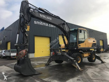 escavatore gommato Volvo