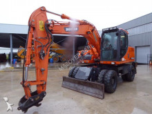 escavatore gommato Doosan