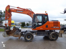 escavatore gommato Doosan