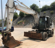 escavatore gommato Hitachi