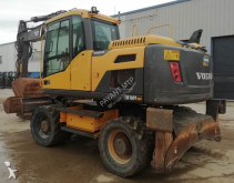 pelle sur pneus Volvo