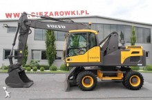 escavatore gommato Volvo