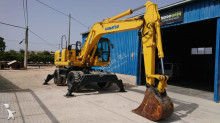 graafmachine op banden Komatsu