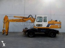escavatore gommato Hyundai