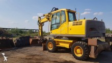 escavatore gommato Volvo
