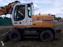 escavatore gommato Liebherr