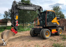 pelle sur pneus Volvo
