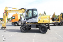 pelle sur pneus New Holland
