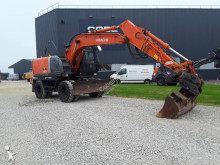 pelle sur pneus Hitachi