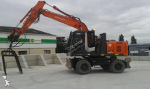 pelle sur pneus Hitachi