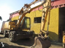 graafmachine op banden Komatsu