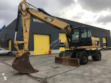 graafmachine op banden Caterpillar