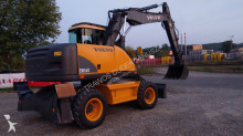escavatore gommato Volvo